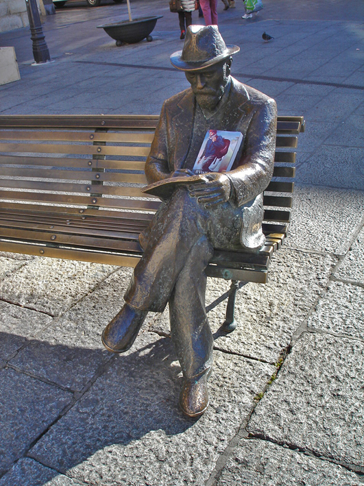 León - Estatua de Gaudí