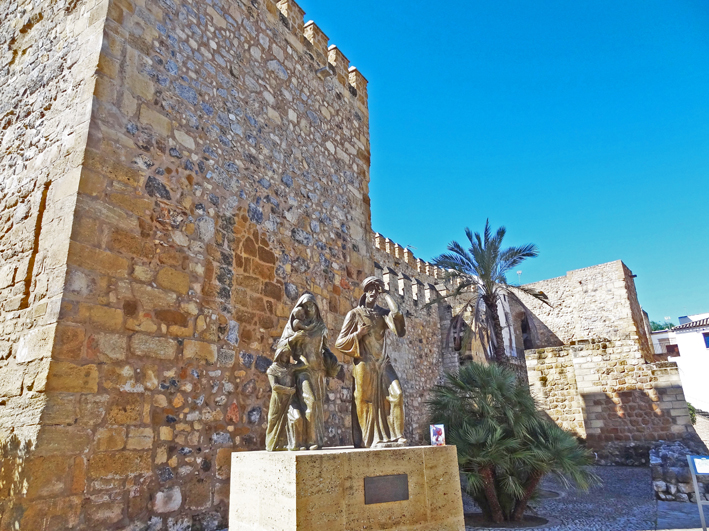 Antequera - Estatua expulsados y muralla